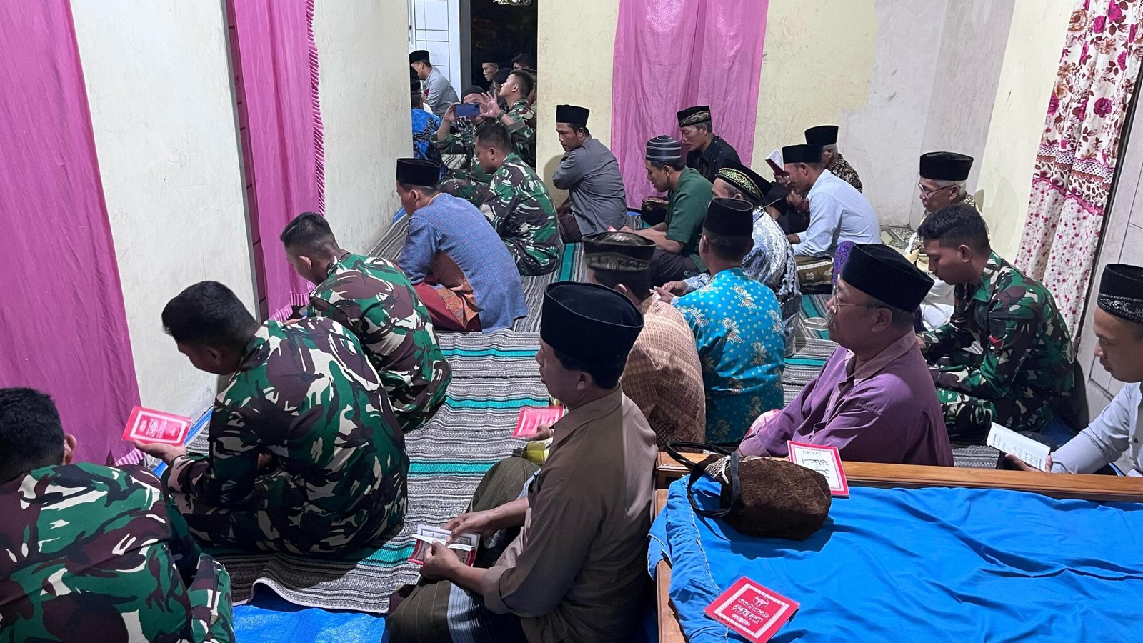 TMMD Tak Hanya Membangun Fisik, Anggota Satgas Gelar Tahlil di Rumah Warga Silirsari