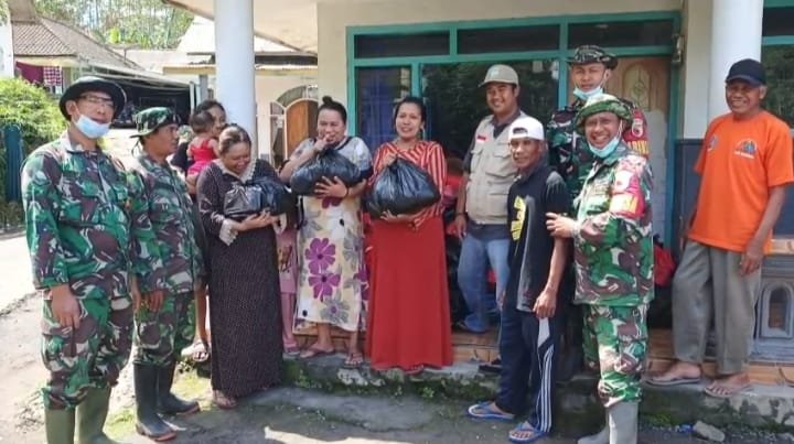 Satgas Kodim 0821 Lumajang Perkuat Distribusi Logistik, Pastikan Bantuan Tersalurkan Tepat Sasaran untuk Warga Terdampak Erupsi Semeru