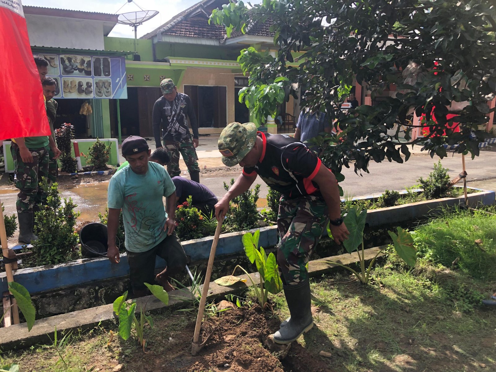 Satgas TMMD 126 Tahun 2025 Tuntaskan Pipanisasi Air Bersih di Desa Lebakharjo