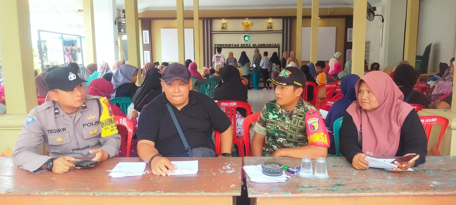 Babinsa Aktif Monitoring Penyaluran Berjalan Lancar dan Tepat Sasaran 298 Keluarga di Desa Blambangan Terima BLT Kesra 2025.