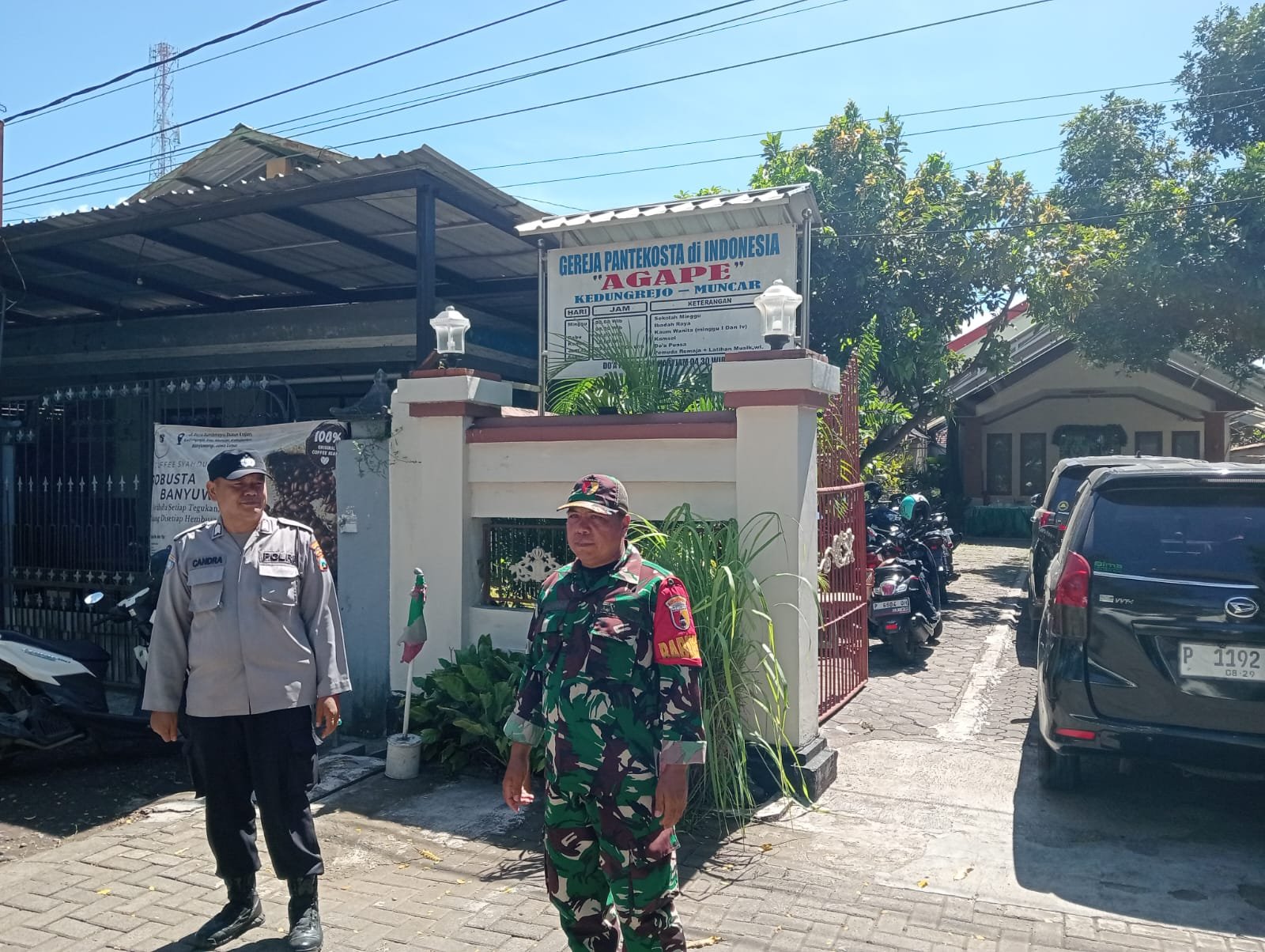 Jaga Toleransi dan Kedamaian, TNI–Polri Amankan Ibadah Natal di Muncar