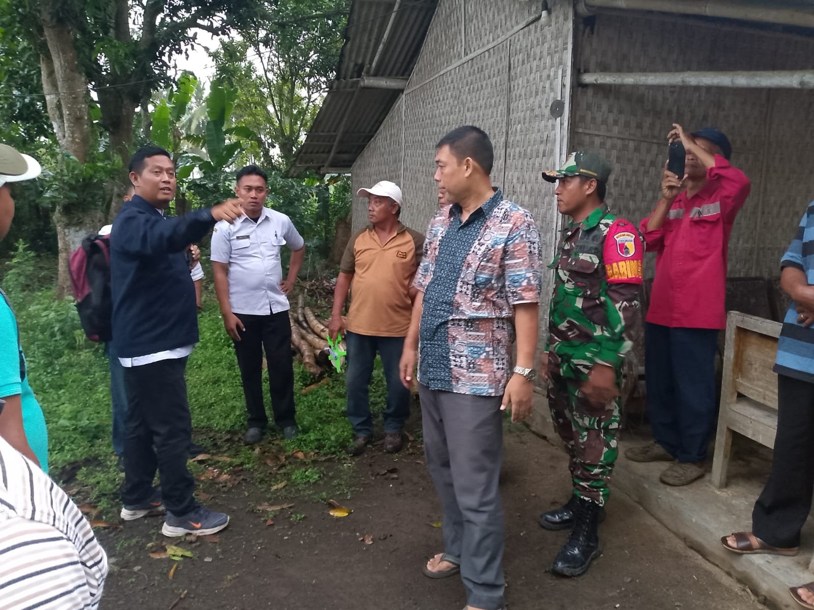 Babinsa Koramil 0825/17 Muncar Dampingi Tim Tinjau Lokasi KDKMP di Desa Blambangan, Siap Sambut Pembangunan Koperasi Desa Keluarga Merah Putih